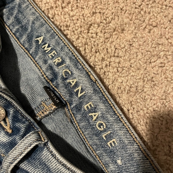 American Eagle Light Wash Mom Jeans - Picture 3 of 6